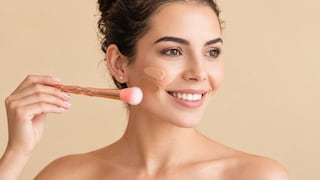Maquillaje con beneficios para la piel: qué activos buscar en una base