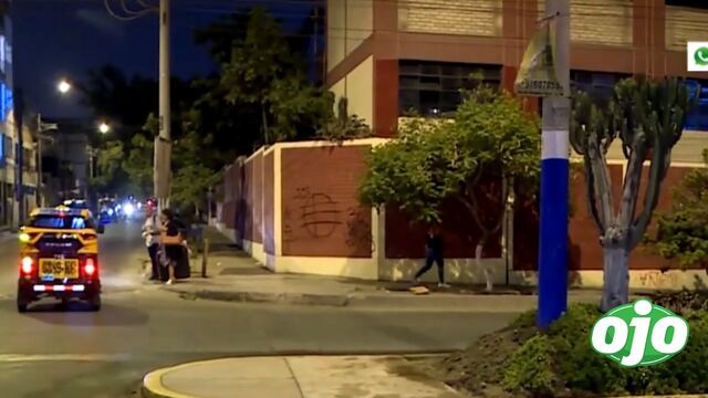 San Juan de Miraflores: escolar es acuchillado por tres jóvenes en la puerta de su colegio (VIDEO)