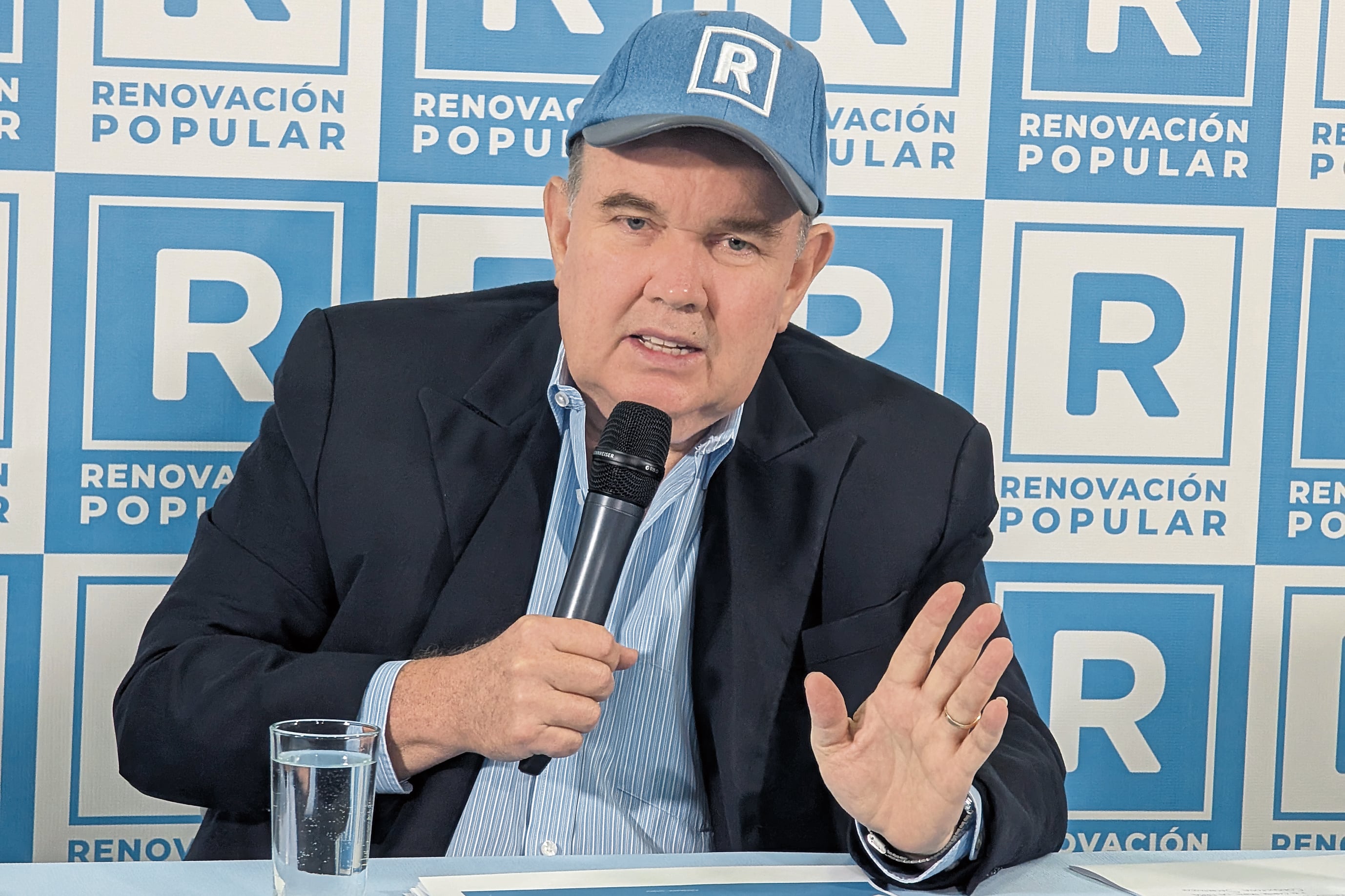 Candidato se declara víctima de una maniobra criminal en comicios de Perú. EFE/ Fernando Gimeno