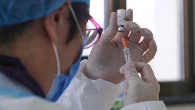 Desde enero multarán con 100 euros a mayores de 60 años que no estén vacunados | VIDEO