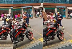 Captan a ‘El Chavo del 8′ y ‘Quico’ vendiendo golosinas por el Mercado Central