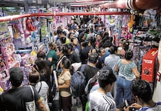 Lima es un caos por la Navidad y comprar se hace muy difícil para la gente