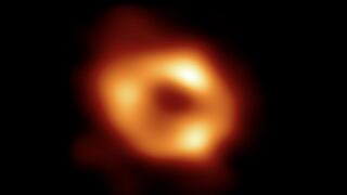 Revelan primera imagen del agujero negro en nuestra galaxia 