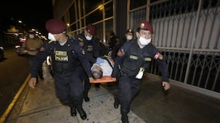 Policías auxilian a hombre que sufrió mal cardiaco en el Centro de Lima │FOTOS