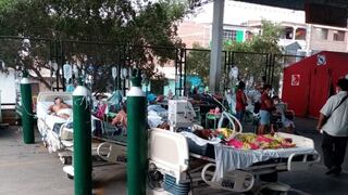 Piura: Sacan a la calle a pacientes para fumigar hospital donde estuvo internado anciano fallecido por coronavirus