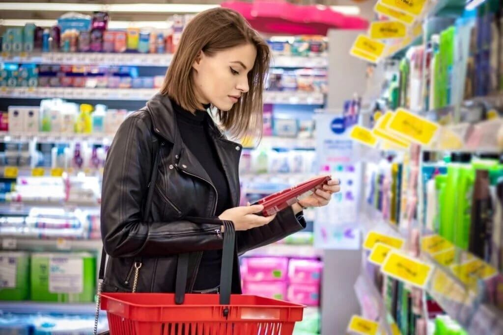 Una tendencia frecuente en productos de cuidado personal o de moda, por citar algunos, cuyos precios para mujeres son más altos que el que pagan los hombres.