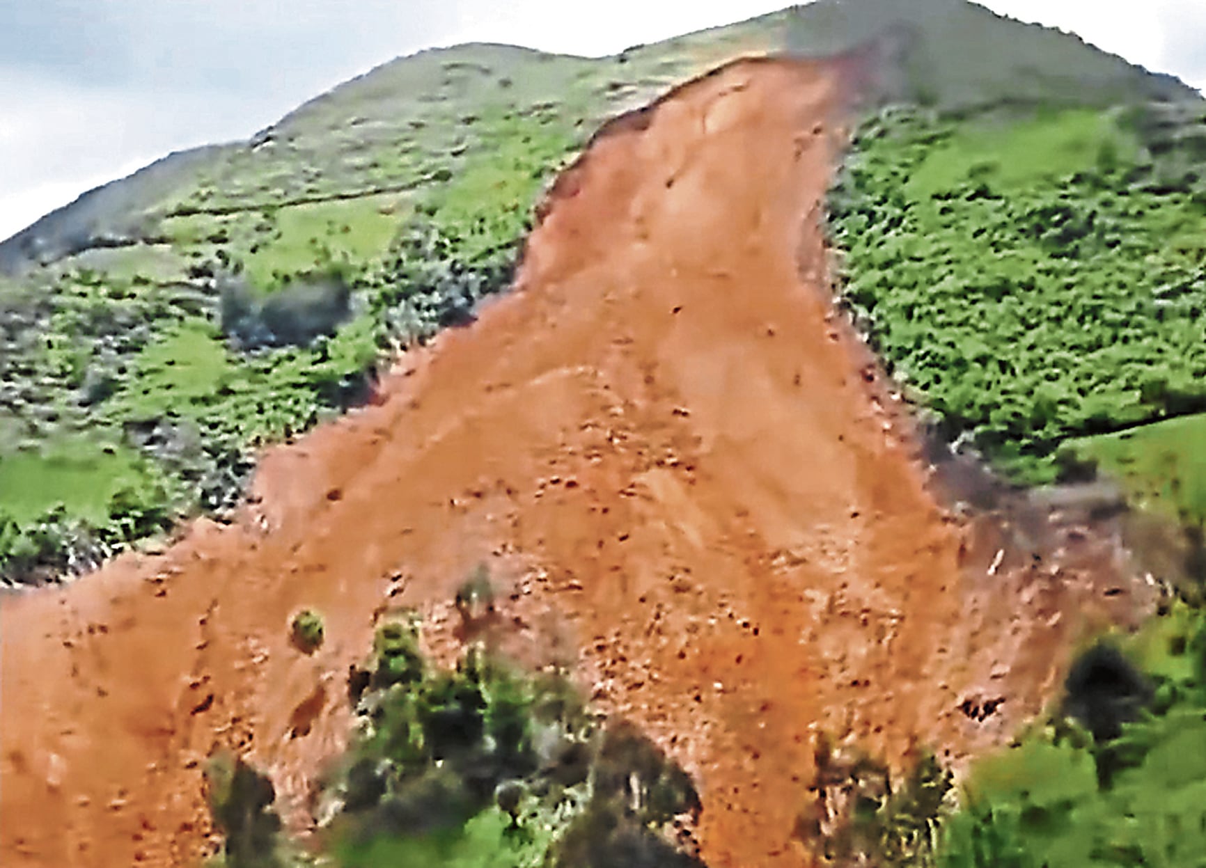 Daños severos dejó el deslizamiento de barro y piedras, en Ayabaca, departamento de Piura.