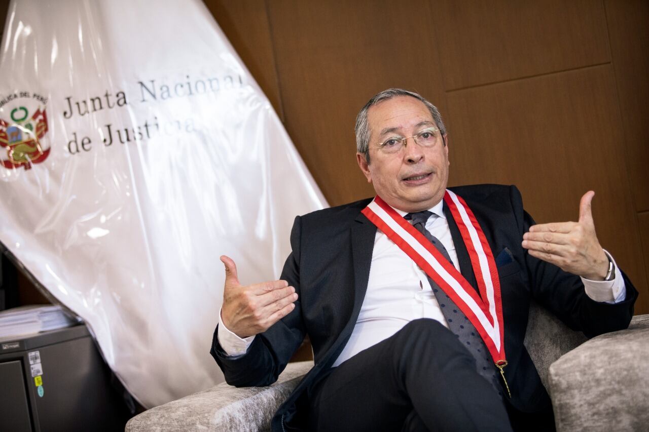 "Para decirlo en términos más simples, los jueces y fiscales no pueden tener ese tipo de reuniones en privado con representantes del Poder Ejecutivo ¿Por qué? Porque hay que garantizar la teoría de las apariencias", dijo Henry Ávila Herrera, presidente de la Junta Nacional de Justicia (JNJ). (FOTO: Joel Alonzo)