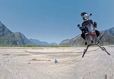 Moto voladora es fácil de manejar y ya se vende, pero cuesta un ojo de la cara