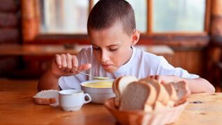 Comer para vivir: Necesidades nutricionales en los niños con cáncer