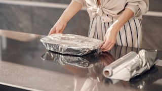 Comer para vivir: ¿Es seguro usar papel aluminio en la cocina?