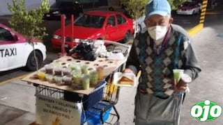 Abuelito vende postres para operación de su nieto, exponiéndose a contagiarse del COVID-19