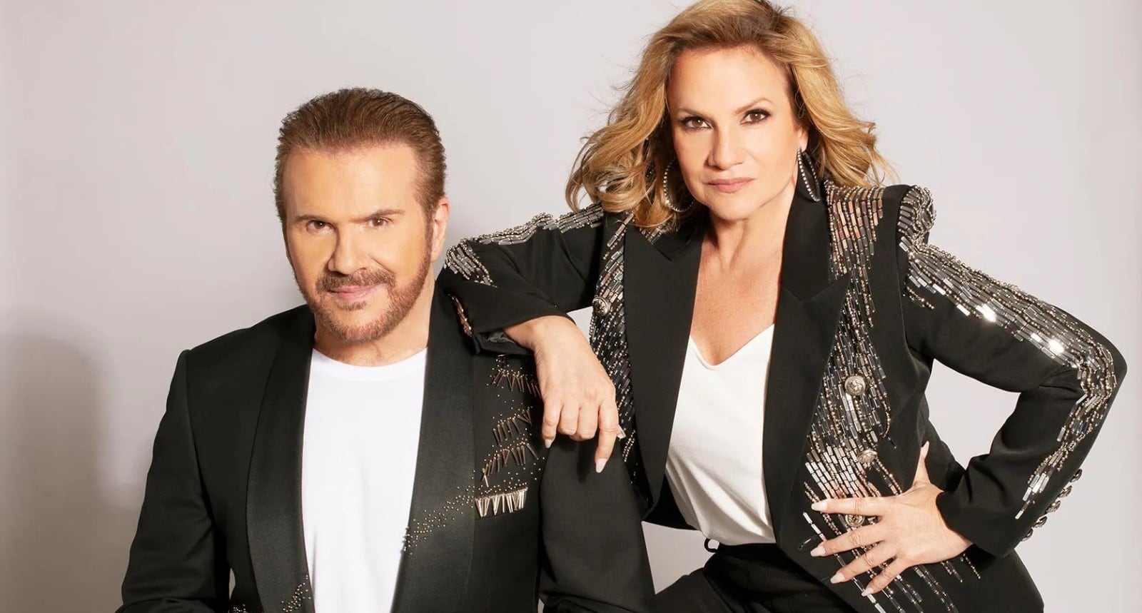 Debido al éxito en ventas, el dúo Pimpinela anunció una nueva fecha para su concierto en Perú. Se sumó un show adicional el miércoles 14 de mayo en el Coliseo Dibós, uniéndose al ya programado para el jueves 15 de mayo en el mismo escenario.