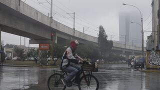 Limeños soportan fuerte llovizna desde hace más de 12 horas │FOTOS