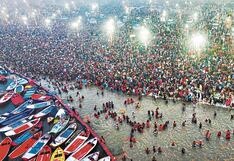 Millones de personas se meten a ríos sagrados para limpiar todos sus pecados