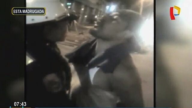 Cercado de Lima: Hombre fuera de control golpeó a mujer policía [VIDEO]