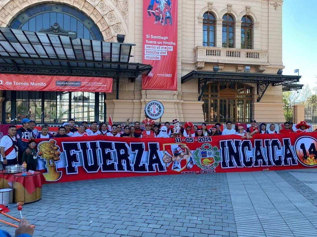 OJO| La Fuerza Incaica 14 es la barra peruana en Chile.