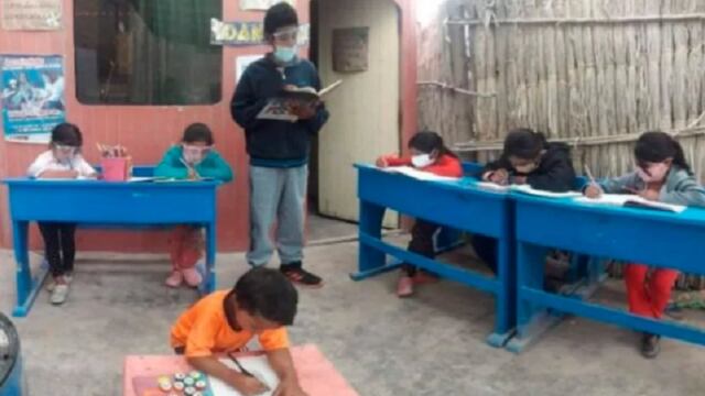 Adolescente trasforma su casa en una escuela y dicta clases a niños sin Internet 