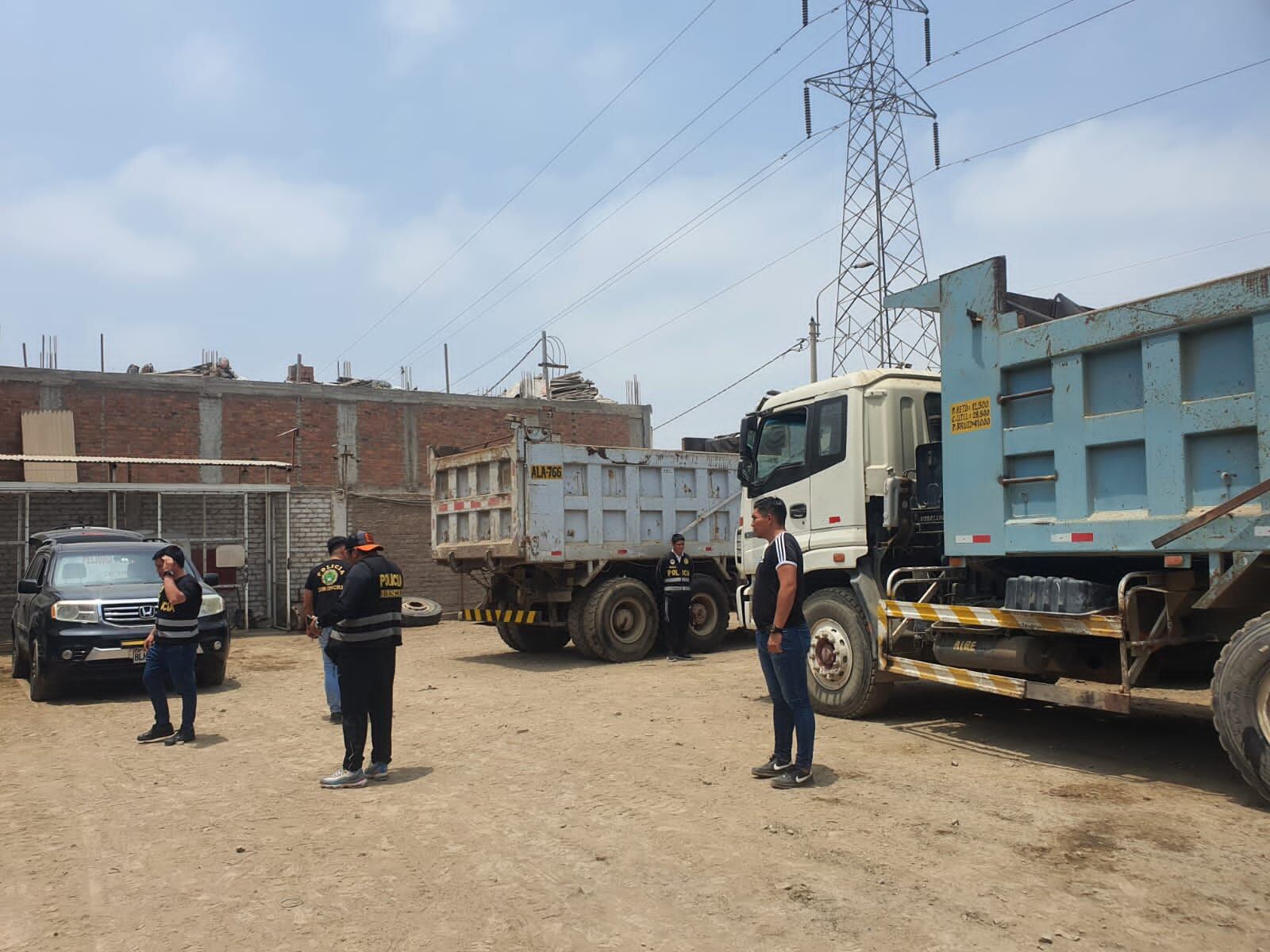 Policía descubrió las unidades en una extensa cochera