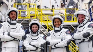Cuatro astronautas amateur hacen turismo espacial por tres días