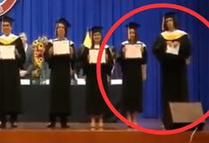 Usuarios quedan indignados al ver que un estudiante destrozó su diploma de la PUCP en plena graduación