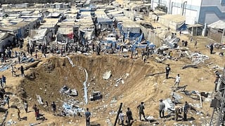 Bombazo de Israel abre cráter en campamento de refugiados en la Franja de Gaza