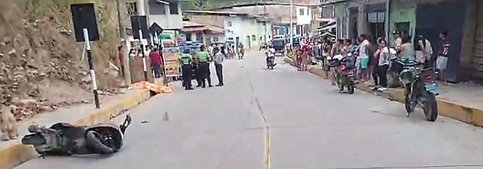 Menores viajaban sin casco en la motocicleta