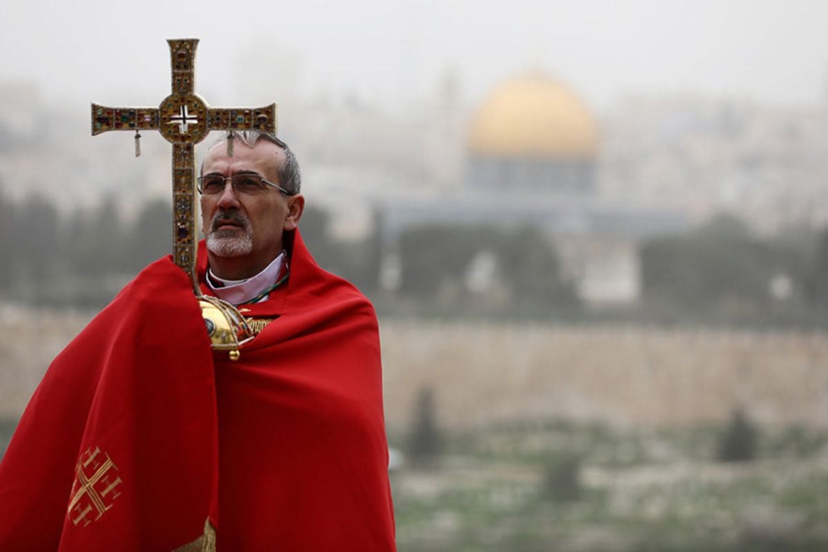 La medida de actuar por la fuerza contra el clero católico muestra la intolerancia del régimen sionista.