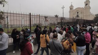 Decenas de personas llegan a Santuario de Santa Rosa de Lima para dejar cartas y ofrendas en su día | FOTOS