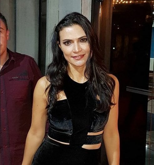 La actriz luciendo un vestido negro que resalta su belleza (Foto: Ana María Orozco / Instagram)