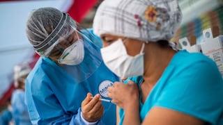 Enfermera que tuvo complicaciones tras recibir vacuna tiene el 80% de sus pulmones comprometidos | VIDEO