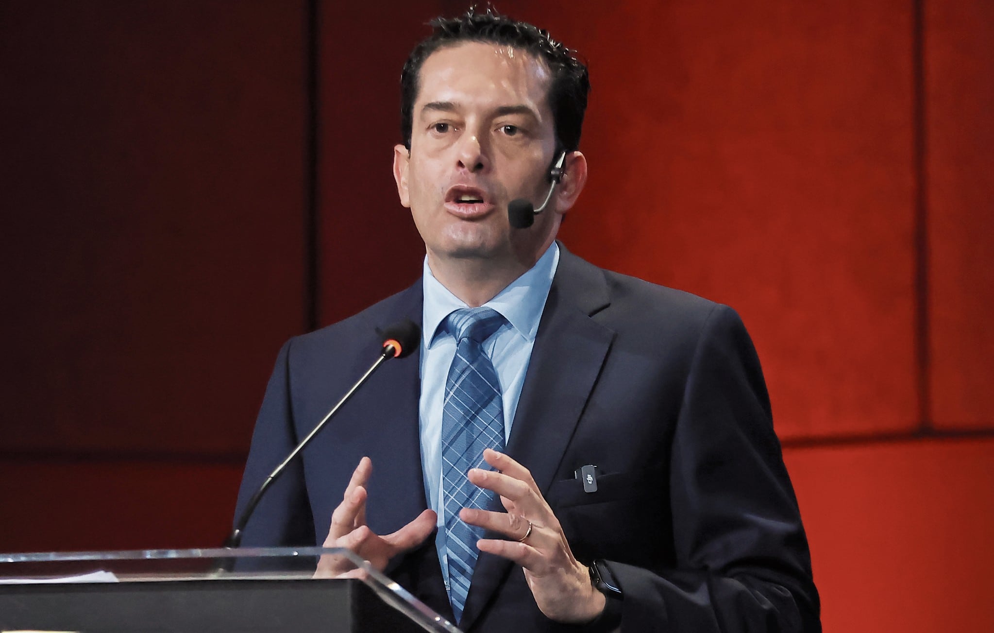 El presidente del Congreso, Miguel Torres, alza fuerte la voz para exigir facultades legislativas.