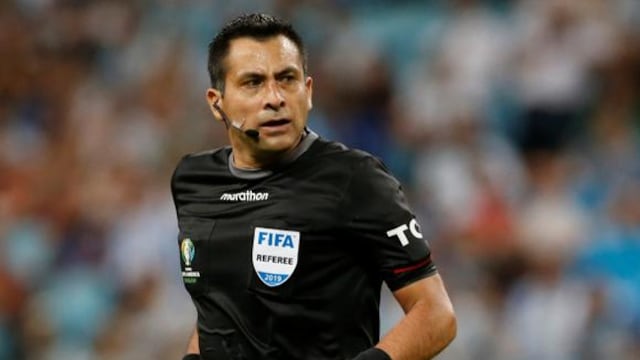 Perú vs. Brasil: arbitraje de chileno Julio Bascuñán es seriamente cuestionado