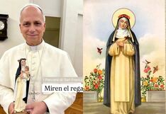 Papa recibe imagen de Santa Rosa
