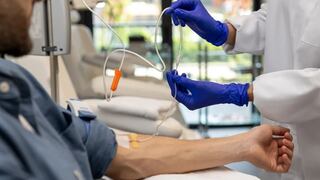 Comer para vivir: ¿Qué respalda la ciencia sobre la vitamina C inyectable?