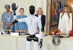 Robot humanoide gringo se luce con primeras damas y las deslumbra