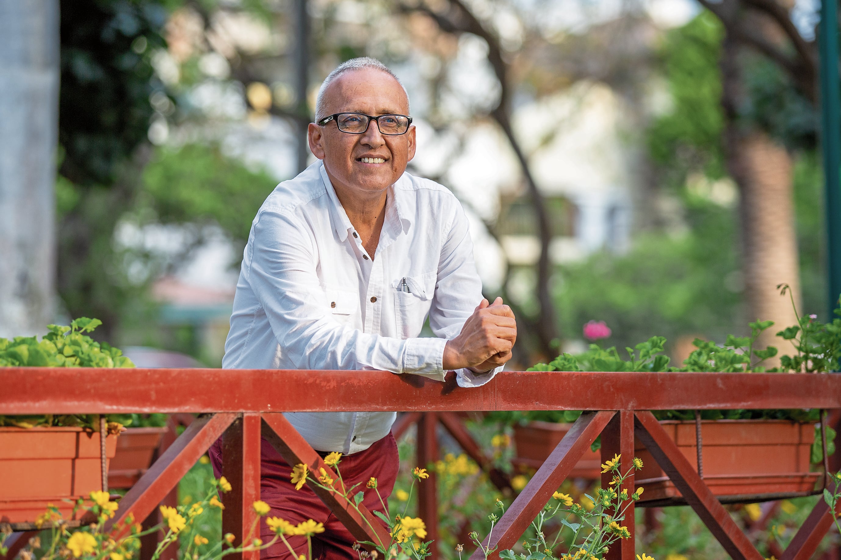 El periodista Enrique Rodríguez Escudero presenta su segundo libro “Cuentos de Playa”. Foto: Fernando Sangama / @photo.gec
