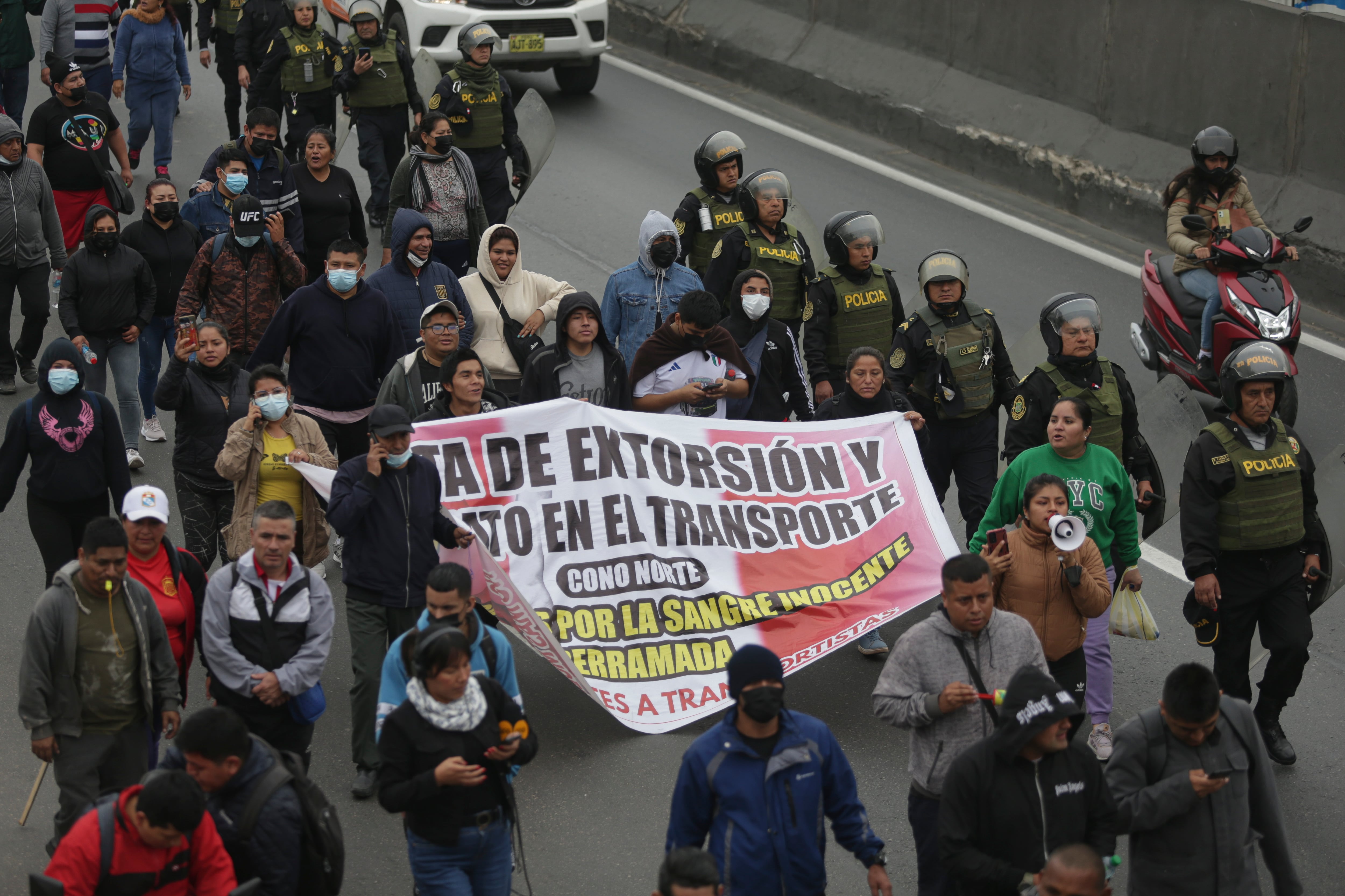 Extorsionadores cobran de S/20 a S/10 diarios por unidad de transporte público.
Foto: César Bueno/GEC