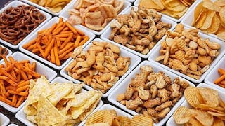 Prohibirán venta de chizitos, snacks y otros alimentos procesados en colegios