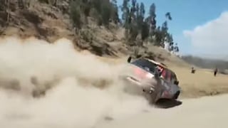 Junín: auto de rally vuelca en competencia y pilotos salen ilesos | VIDEO
