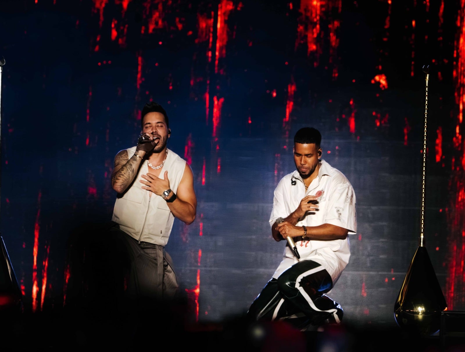 Romeo Santos y Prince Royce hicieron cantar a miles en el Estadio Nacional.