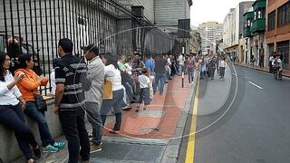 Venezolanos hacen largas colas para solicitar refugio en Cancillería 