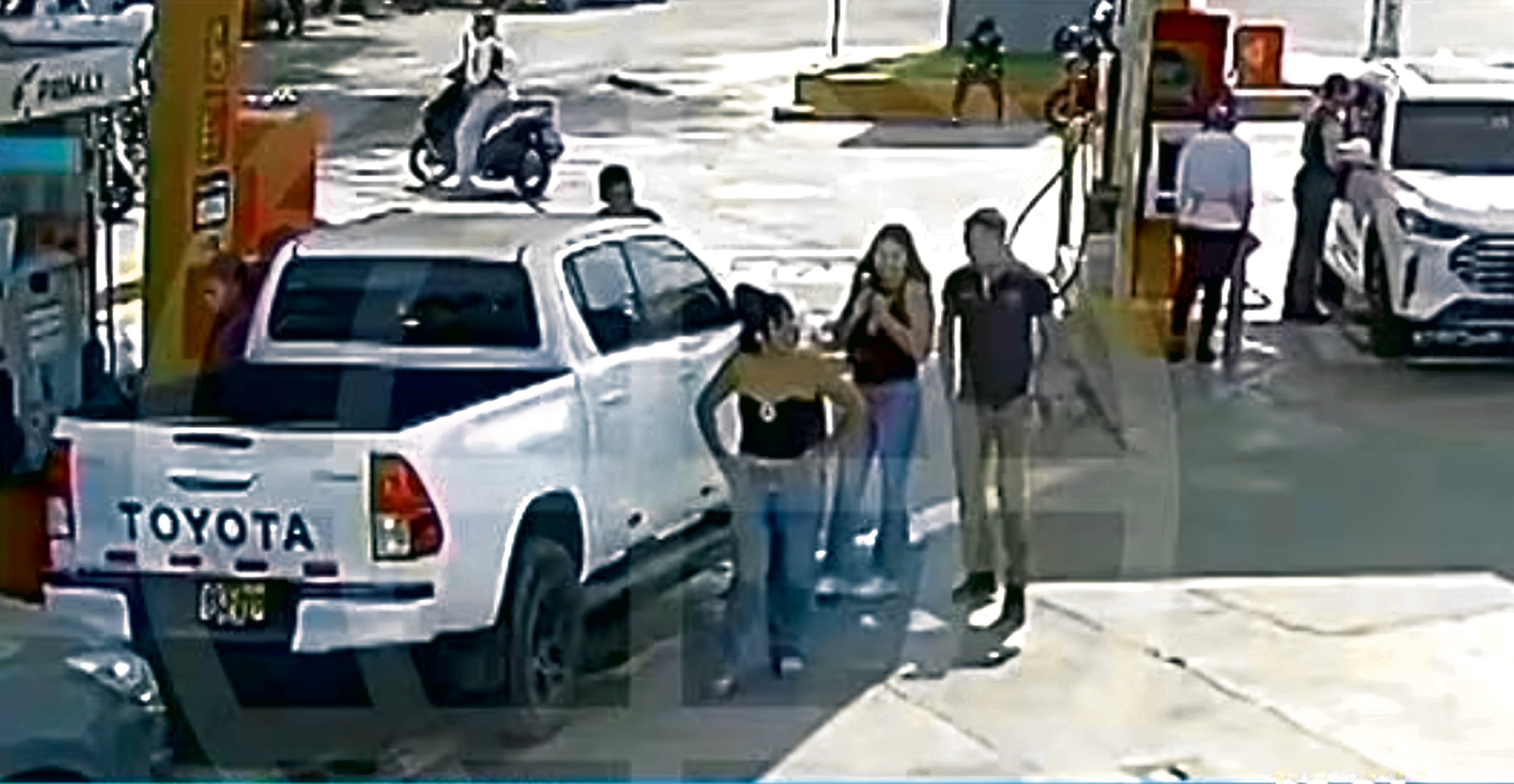 Estas imágenes se dieron previo al secuestro en que pagó por liberar a Jenss Lara, en Trujillo, La Libertad.