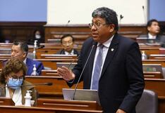 Congresista Flores Ancachi insulta a periodista y asegura que no ve noticias por prescripción médica