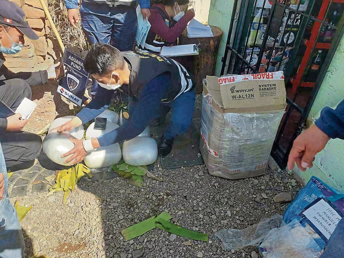 Puno: la mercadería ilegal, al ser sometida a las respectivas pruebas químicas, se comprobó que se trataba de marihuana. (Foto: PNP)