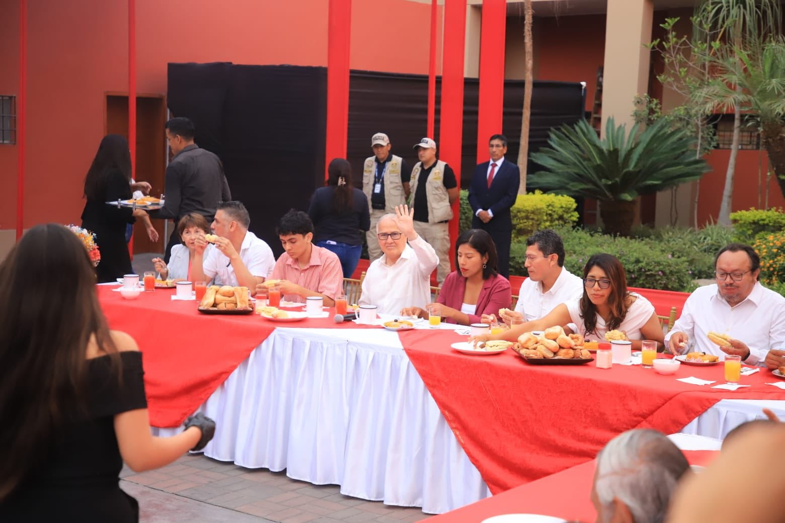 Desayuno de Alfonso López Chau.
