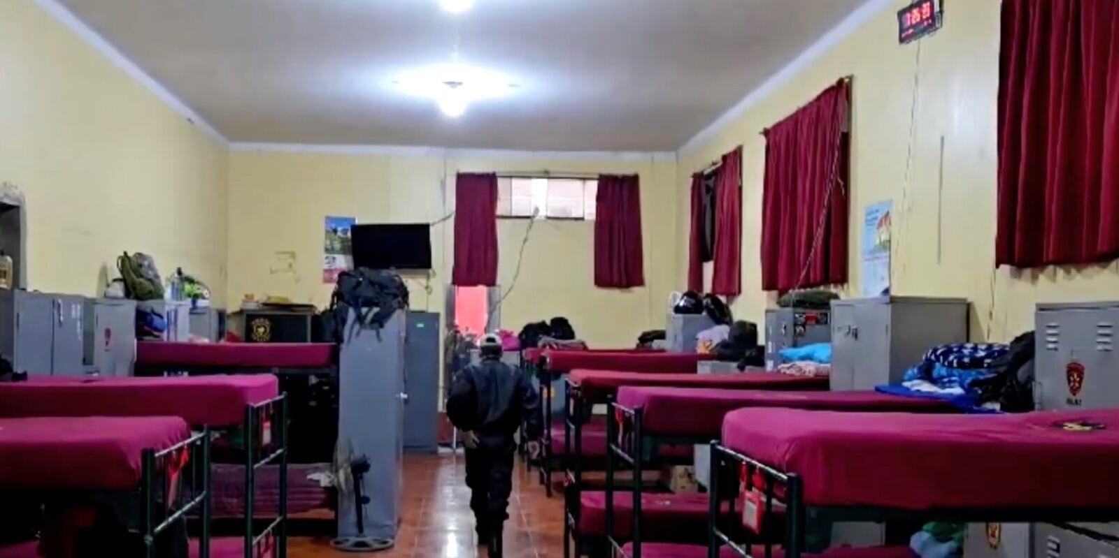 El hecho ocurrió en enero de 2023. El agente ultrajado primero fue retenido y luego tapado con una frazada en uno de los ambientes de la dependencia policial.