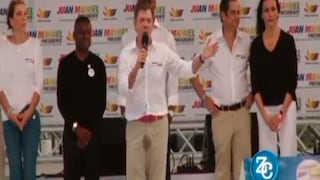 Presidente colombiano Juan Manuel Santos se orinó entre sus pantalones?