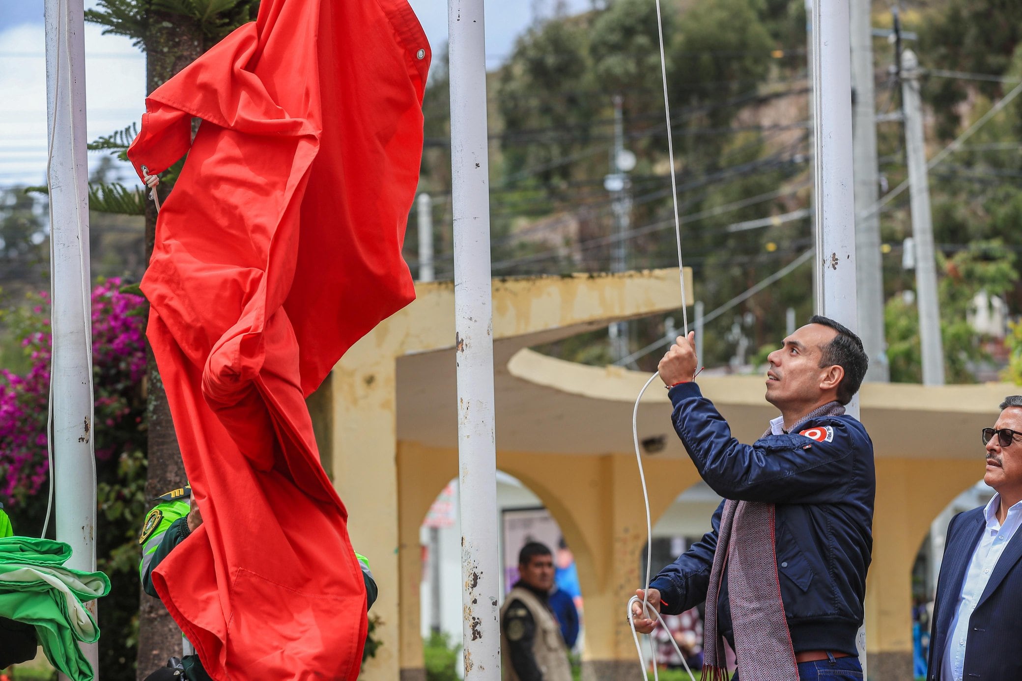 Hoy, en Huancavelica, el presidente José José Jerí iza a la bandera nacional.
