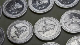 El famoso espía James Bond, mítico héroe del cine, sale en monedas de colección